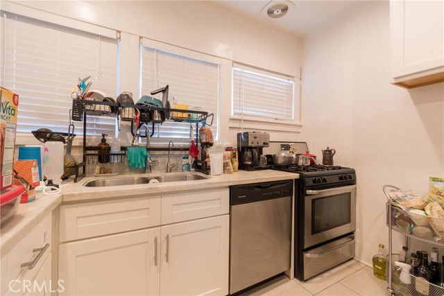 1517 E 1st Street, Long Beach CA: https://media.crmls.org/medias/12e5c887-1f84-407c-919f-ef45ee200a9b.jpg