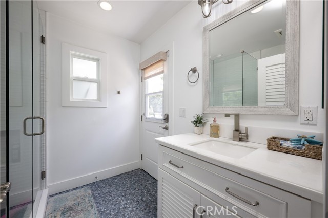 Detail Gallery Image 27 of 32 For 519 Signal Rd, Newport Beach,  CA 92663 - 6 Beds | 4/1 Baths