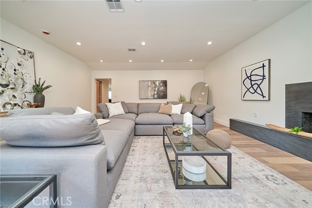 Detail Gallery Image 27 of 74 For 9604 Swinton, North Hills,  CA 91343 - 4 Beds | 3 Baths