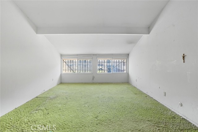 Detail Gallery Image 5 of 11 For 933 Acosta #35,  Salinas,  CA 93905 - 4 Beds | 1/1 Baths