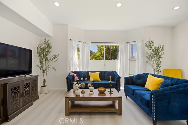 7904 Tampa Avenue, Reseda CA: https://media.crmls.org/medias/12e74b14-3de7-494e-8fed-b400b506cafd.jpg