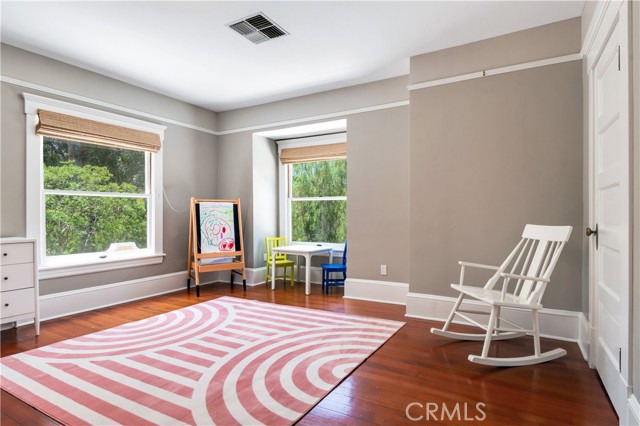 16 Campbell Avenue, Redlands CA: https://media.crmls.org/medias/12e87c60-7c87-4bde-bc0c-eaa2f93535c1.jpg