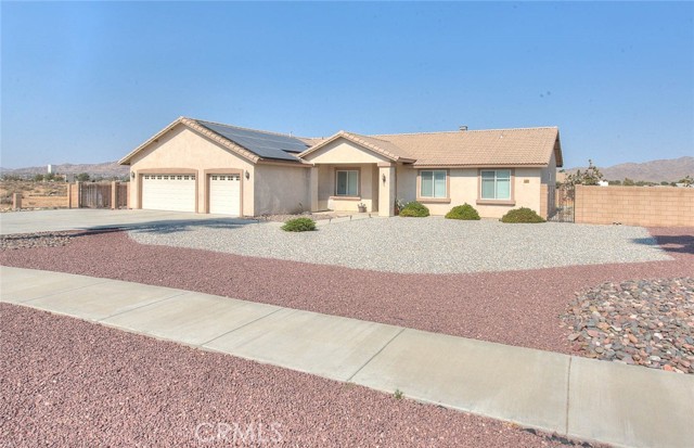 15095 Douglas Street, Apple Valley CA: https://media.crmls.org/medias/12e8c31f-0766-4d74-99f0-a7fe37978766.jpg