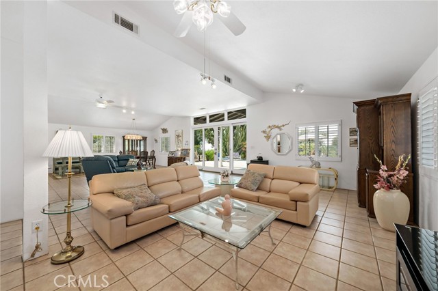 40555 Benji Lane, Hemet CA: https://media.crmls.org/medias/12e9e53d-e348-4001-8e20-3a4d4e3bcb6d.jpg