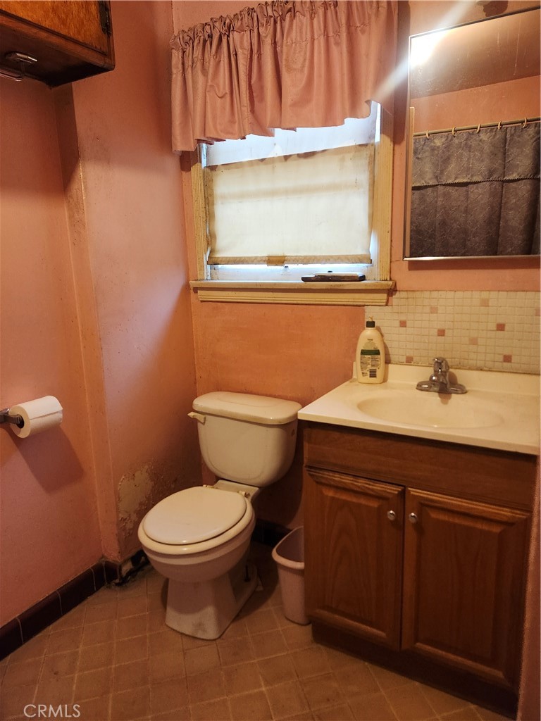 https://media.crmls.org/medias/12ead102-ea1a-4fb5-9637-2768b3f32cc4.jpg?preset=X-Large
