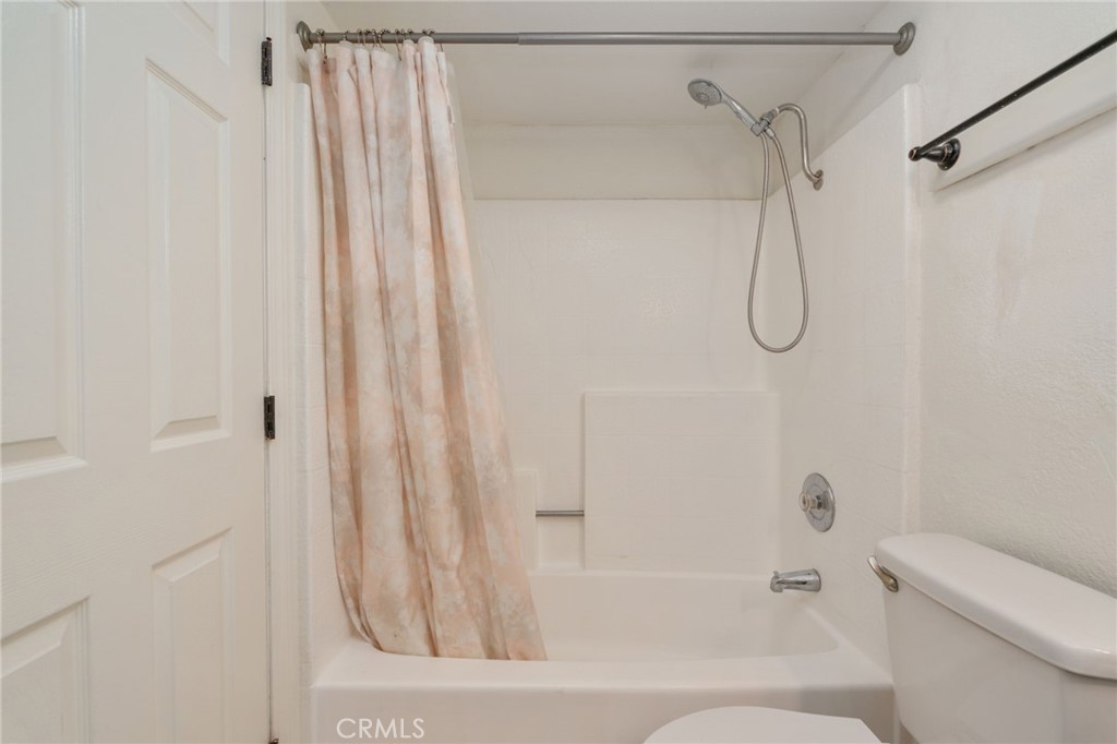 https://media.crmls.org/medias/12eb0630-30a3-4696-98e2-97e498c135cd.jpg?preset=X-Large