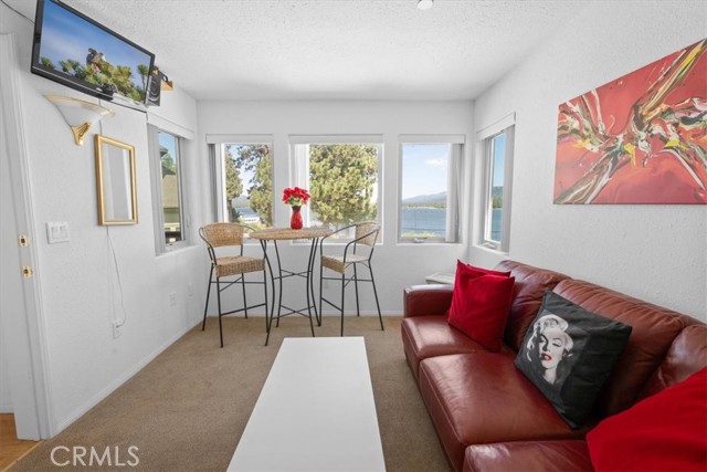 38512 North Shore Drive, Fawnskin CA: https://media.crmls.org/medias/12eba54c-3b40-4c39-bc14-638b289948a2.jpg