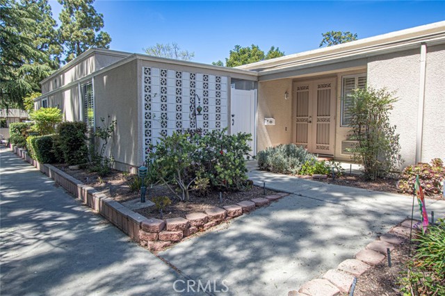 Front Image Thumbnail for CROC26024236