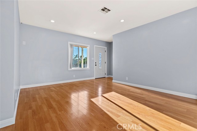 Detail Gallery Image 12 of 25 For 8436 Amboy, Sun Valley,  CA 91352 - 5 Beds | 3 Baths