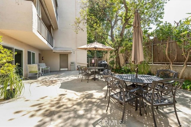 330 W California Boulevard, Pasadena CA: https://media.crmls.org/medias/12ec9738-f2c0-4b7e-8109-9ac596ced1c9.jpg