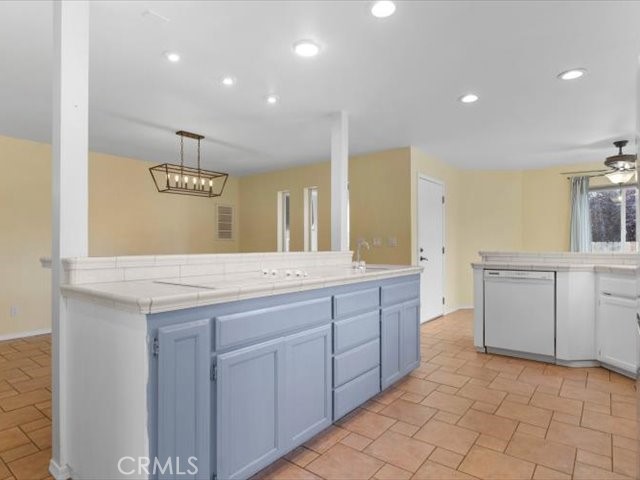 https://media.crmls.org/medias/12ed5f18-11f8-4afb-9847-7a56d36ba7f2.jpg?preset=X-Large