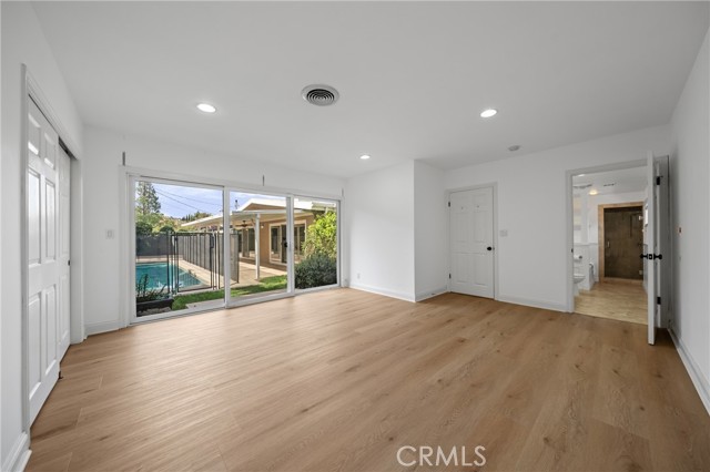 Detail Gallery Image 25 of 35 For 23000 Brenford Street, Woodland Hills,  CA 91364 - 4 Beds | 4 Baths