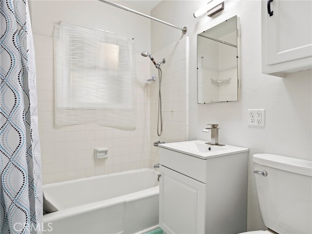 Detail Gallery Image 25 of 45 For 228 N Beachwood Dr, Burbank,  CA 91506 - 3 Beds | 1 Baths