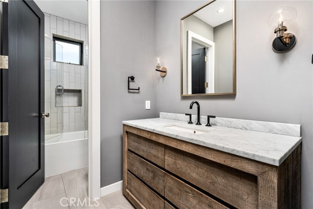 Detail Gallery Image 18 of 34 For 301 12th St, Huntington Beach,  CA 92648 - 3 Beds | 3/1 Baths