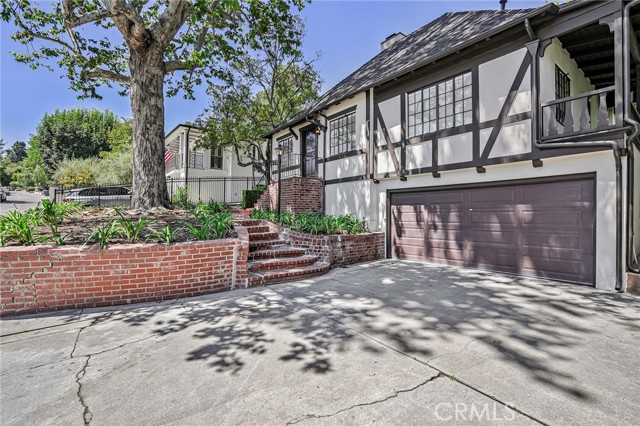 3975 Van Noord Avenue, Studio City CA: https://media.crmls.org/medias/12ef15e5-96b1-4605-9689-7385ab44819f.jpg
