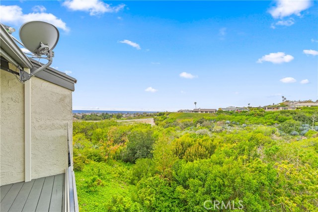 9 Jasmine Creek Dr, Corona del Mar CA: https://media.crmls.org/medias/12ef408d-37fd-4c08-9a02-5189ea7a2512.jpg