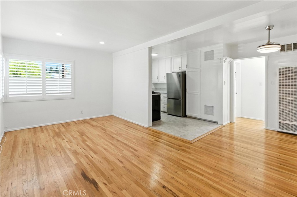 14205 Moorpark St.