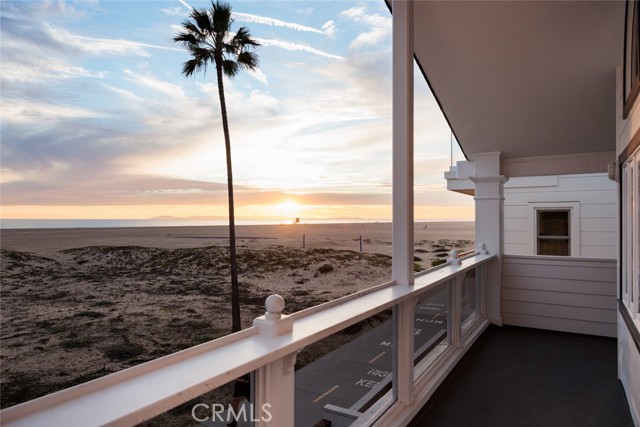 Detail Gallery Image 16 of 19 For 116 E Oceanfront, Newport Beach,  CA 92661 - 3 Beds | 2/1 Baths