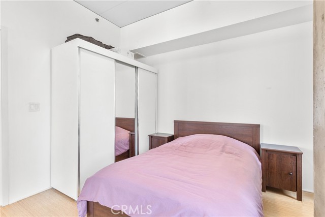 1111 S Grand Avenue, Los Angeles CA: https://media.crmls.org/medias/12f0063b-98cb-4f74-9598-60e3bc7b058b.jpg