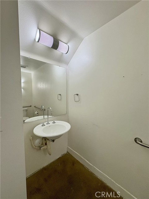 920 E Santa Ana Boulevard, Santa Ana CA: https://media.crmls.org/medias/12f0cb6d-d24a-47e1-a2e0-1768c793761f.jpg