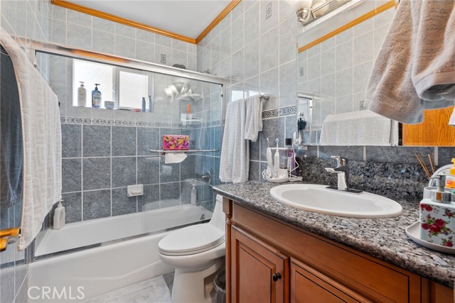 1876 Oregon Avenue, Long Beach CA: https://media.crmls.org/medias/12f0f3f2-6f55-4651-a6b9-dfdb133db312.jpg