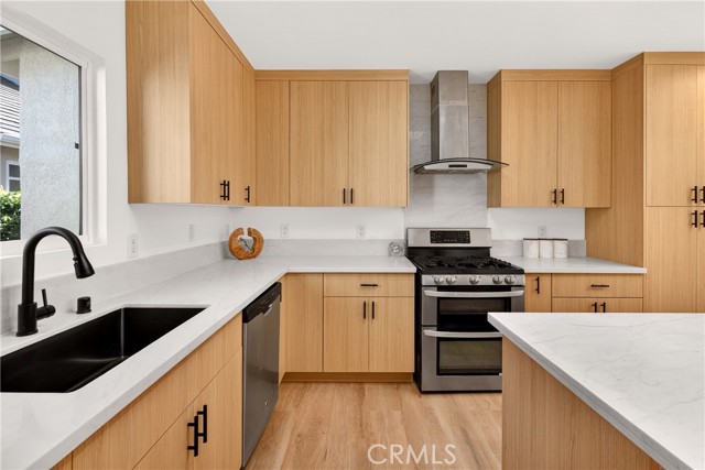 Detail Gallery Image 5 of 30 For 11814 Hesby St, Valley Village,  CA 91606 - 4 Beds | 2 Baths