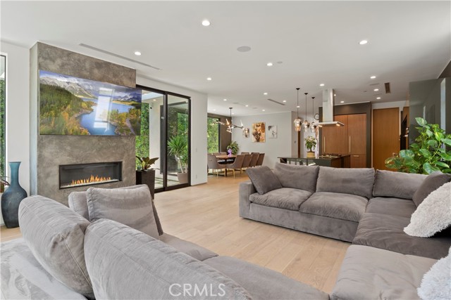 Detail Gallery Image 22 of 60 For 10673 Valleyheart Dr, Studio City,  CA 91604 - 4 Beds | 5 Baths