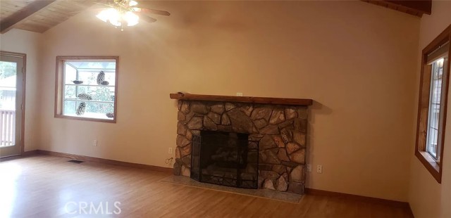 Detail Gallery Image 4 of 33 For 31465 Pinehurst, Running Springs,  CA 92382 - 4 Beds | 2 Baths