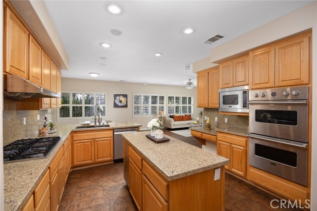 5675 W Overlook Drive, Rancho Cucamonga CA: https://media.crmls.org/medias/12f1d2cd-feed-4c8a-8070-7fc0e8a5c52c.jpg