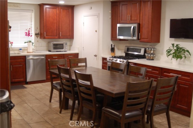 Detail Gallery Image 6 of 31 For 2520 Redcoach Ln, La Habra,  CA 90631 - 4 Beds | 2 Baths