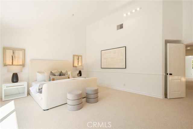 Image 36 of 65 For 18571 Buena Vista