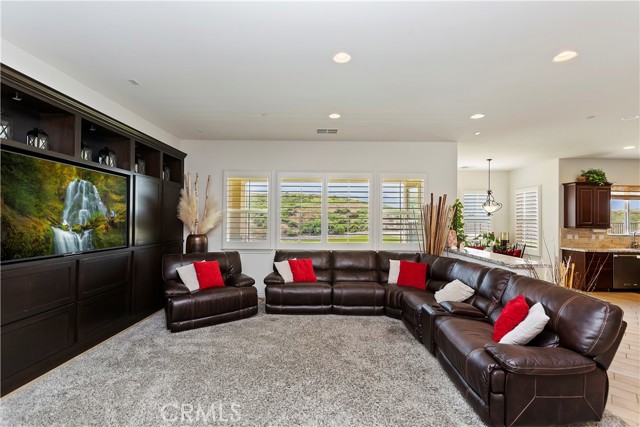 Detail Gallery Image 10 of 51 For 3090 Crystal Ridge Ln, Colton,  CA 92324 - 4 Beds | 3/1 Baths