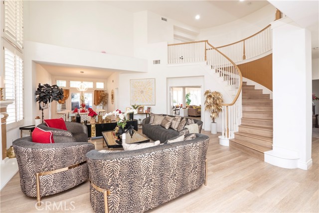 5 Encinal, Lake Forest CA: https://media.crmls.org/medias/12f55810-817f-4bfb-9aec-cd0aff3ad0c9.jpg