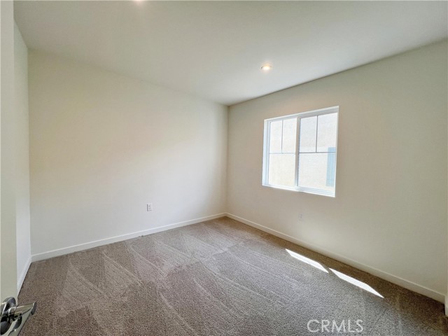 Detail Gallery Image 20 of 26 For 16067 Olivas Ln, Fontana,  CA 92336 - 4 Beds | 2/1 Baths