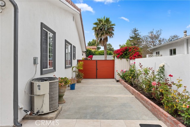 Detail Gallery Image 6 of 30 For 5615 W 78th St, Westchester,  CA 90045 - 4 Beds | 3/1 Baths