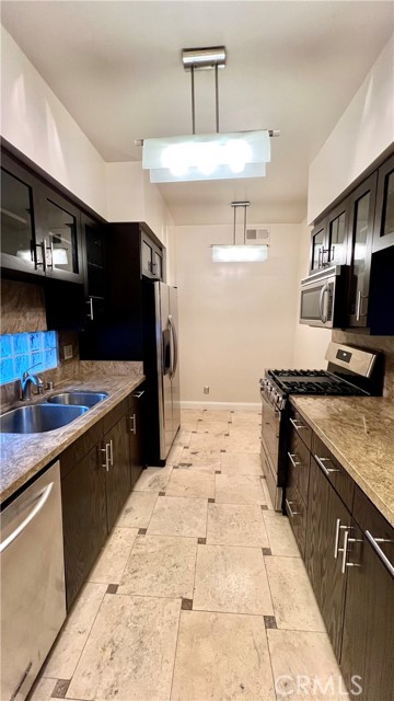 Detail Gallery Image 2 of 14 For 10535 Ashton, Los Angeles,  CA 90024 - 2 Beds | 3 Baths