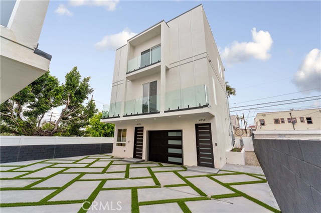 Detail Gallery Image 2 of 13 For 4559 W 18th #1/4,  Los Angeles,  CA 90019 - 2 Beds | 2 Baths