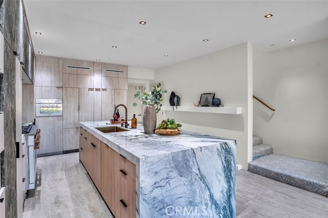Detail Gallery Image 14 of 68 For 505 17th St, Huntington Beach,  CA 92648 - 3 Beds | 2/1 Baths