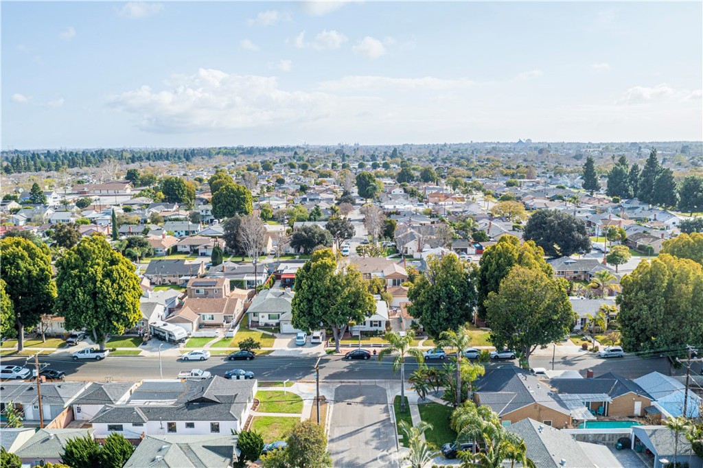 https://media.crmls.org/medias/12f73def-8deb-4cb4-b6e6-1f1f035eb2db.jpg?preset=X-Large