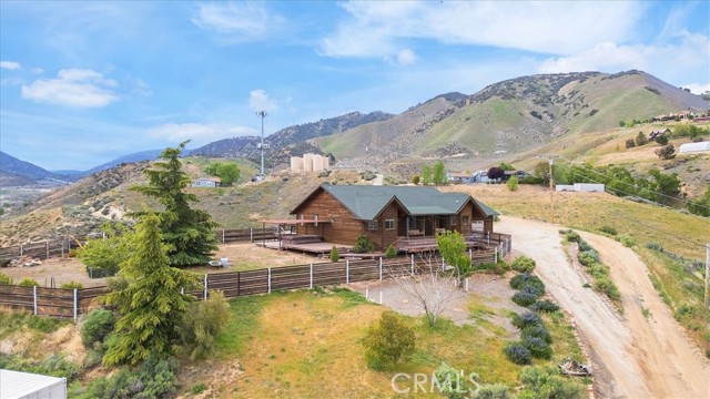 770 Roads End, Lebec CA: https://media.crmls.org/medias/12f74ee9-69e7-4d3b-bd37-455079ba0a95.jpg