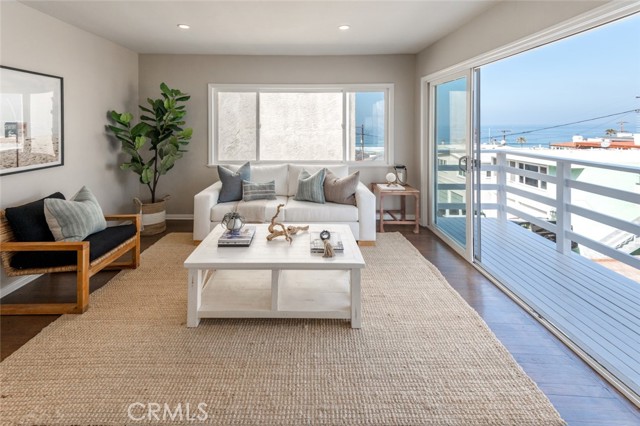 212 41st Street, Manhattan Beach, California 90266, 3 Bedrooms Bedrooms, ,1 BathroomBathrooms,Residential,Sold,41st Street,SB22068683