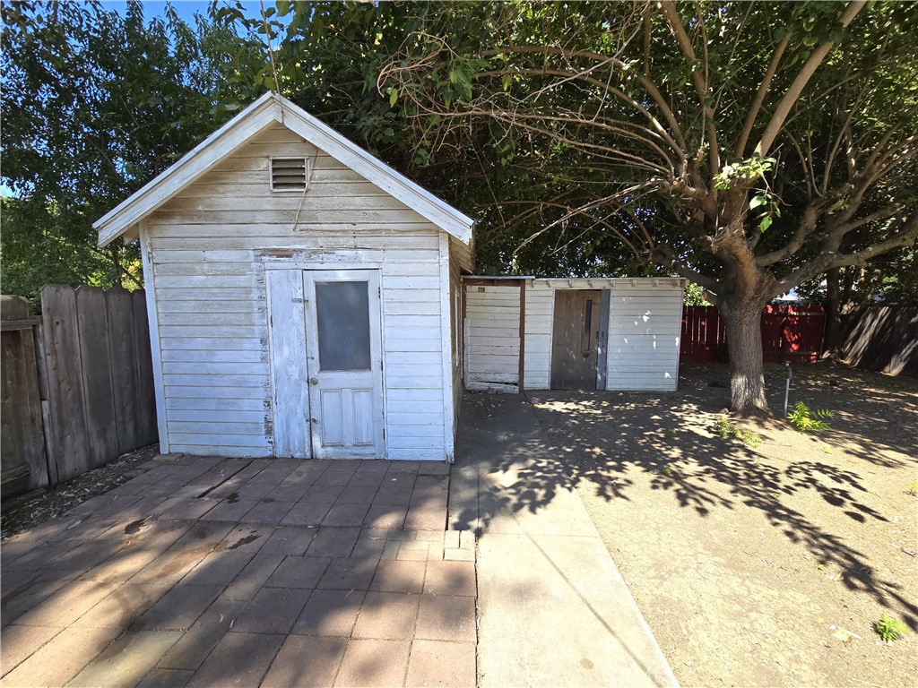 https://media.crmls.org/medias/12f7d681-5142-4d26-a581-9bdeb9aa37b7.jpg?preset=X-Large