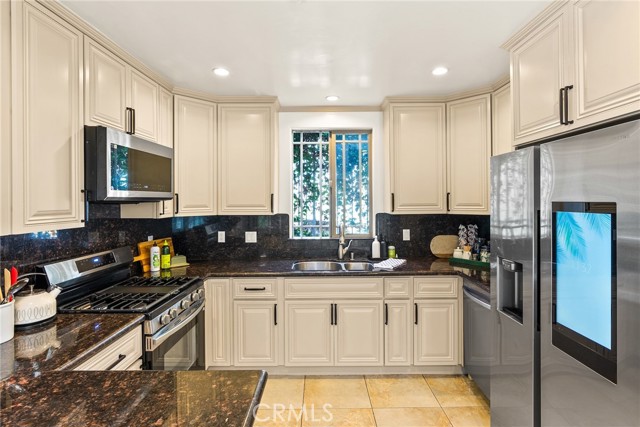 11145 Sunshine Terrace, Studio City CA: https://media.crmls.org/medias/12f7e5e2-0ece-49c4-b8a1-bfd25405cad0.jpg