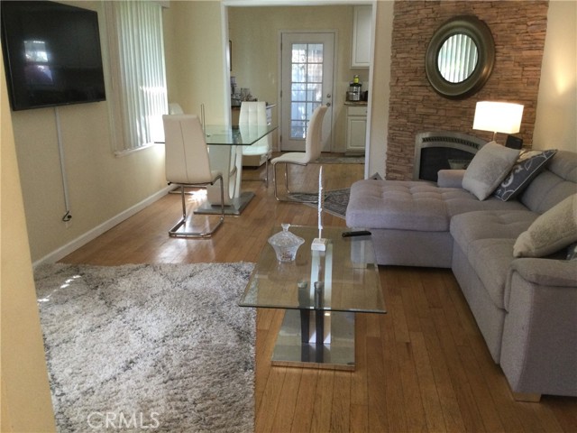 Detail Gallery Image 11 of 16 For 20957 Community St, Canoga Park,  CA 91304 - 3 Beds | 2 Baths