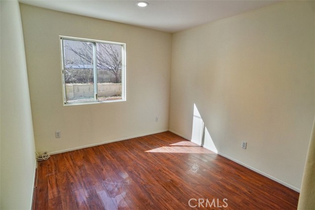 Detail Gallery Image 14 of 17 For 19711 Skyview Ct, Canyon Country,  CA 91351 - 3 Beds | 2 Baths