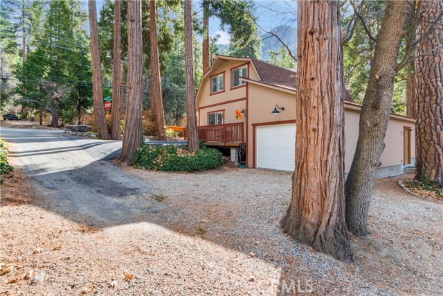 Detail Gallery Image 5 of 29 For 40300 Valley of the Falls Dr, Forest Falls,  CA 92339 - 3 Beds | 2 Baths
