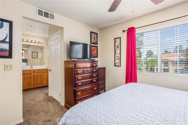 93 Kansas Street, Redlands CA: https://media.crmls.org/medias/12f99557-c13a-46d3-add9-caa5dc4924eb.jpg