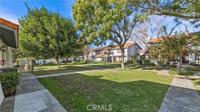 Detail Gallery Image 23 of 29 For 1910 W Palmyra Ave #94,  Orange,  CA 92868 - 4 Beds | 2/1 Baths