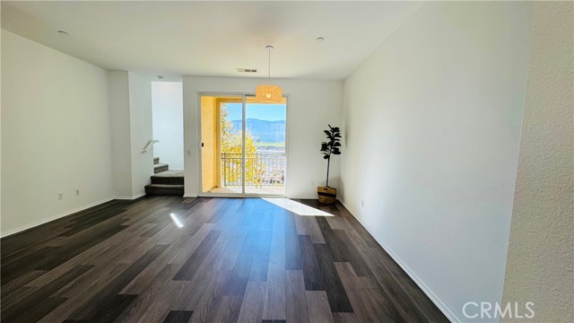 Detail Gallery Image 3 of 20 For 936 Savi Drive #104,  Corona,  CA 92878 - 3 Beds | 3/1 Baths