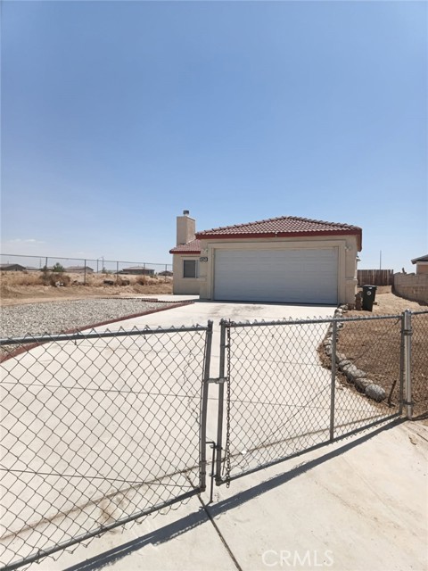 Detail Gallery Image 2 of 13 For 10475 Pony Express Dr, Adelanto,  CA 92301 - 3 Beds | 2 Baths